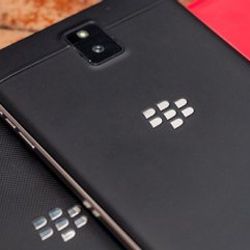BlackBerry, iPhone'u getirene para ödeyecek