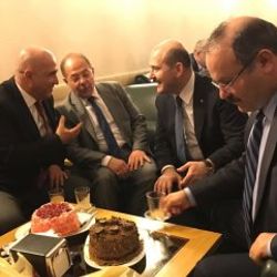 Meclis'te Bakan Akdağ'ın doğum günü kutlandı