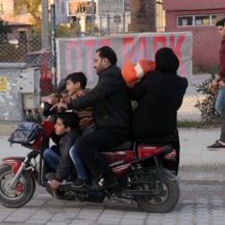 Adana'da elektrikli bisiklete 5 kişi bindiler