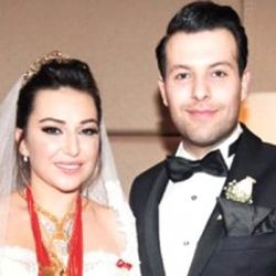 Düğünde takılan 15 kilo altın valize zor sığdı