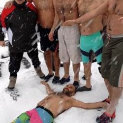 Kar gören İstanbullulardan ilginç görüntüler