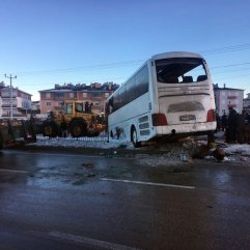 Konya'da öğrenci servisi devrildi: 3 ölü, 40 yaralı