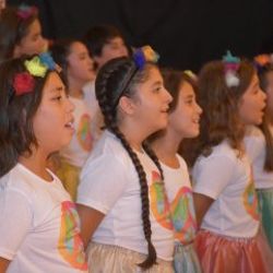 Rengarenk Göçmen Çocuklar Korosu'ndan barış mesajı