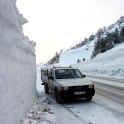 Antalya'da kar kalınlığı 3 metreye ulaştı