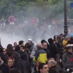 Fransa'da halk yeni çalışma yasasına tepkili