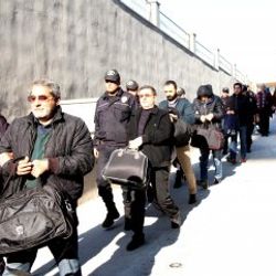 Mersin'de 17 iş adamı FETÖ'den tutuklandı