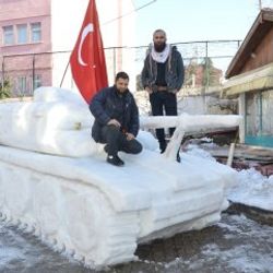 Tokat'ta kardan tank yaptılar