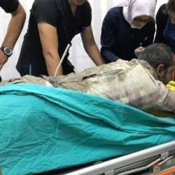 İnşaat demiri, işçinin sırtına saplandı