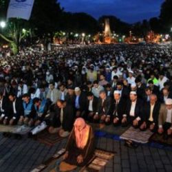 Milliyet: Harem-selamlık namaz kıldılar