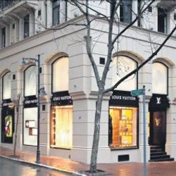Davalık müdür Louis Vuitton'da