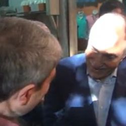 Vatandaşla Bakan'ın güldüren diyaloğu