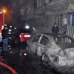 Başakşehir'de 10 araç kundaklandı
