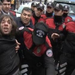 Başbakan'a protesto: 18 öğrenci gözaltında
