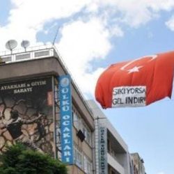 Kırıkkale'de Ülkü Ocakları caddeye Türk Bayrağı astı