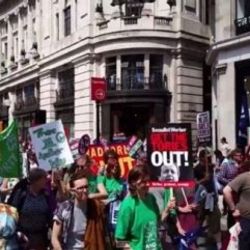 BBC İngiliz hükümetini protestoyu görmedi İZLE