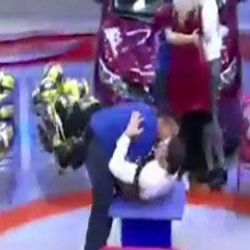 Ben Bilmem Eşim Bilir'de skandal anlar - İzle
