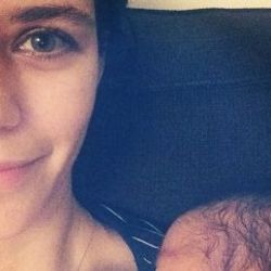 Beren Saat minik yeğeniyle poz verdi