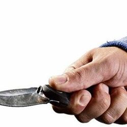 Dini nikahlı eşi ve kayınvalidesini defalarca bıçakladı