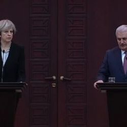 Binali Yıldırım ve May'den ortak basın toplantısı