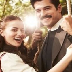 Fahriye Evcen ve Burak Özçivit'in sürpriz aşkı