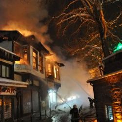 Bursa'da 185 yıllık bina yangında kül oldu
