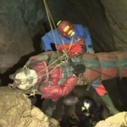 Mağarada mahsur kalan bilimci 12 gün sonra kurtarıldı