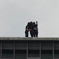 Kadın polislerden Gezi selfie'si İZLE