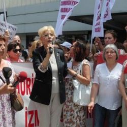 CHP'li Cumhuriyet Kadınları'ndan İhsanoğlu'na veto