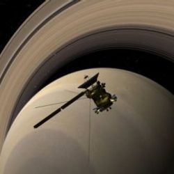 Cassini uydusu Satürn'e düştü