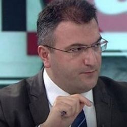Cem Küçük'ün 'gizli bir el devrede mi' yazısı