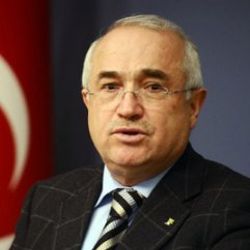 Cemil Çiçek: AYM'nin kararı yol gösterici niteliktedir