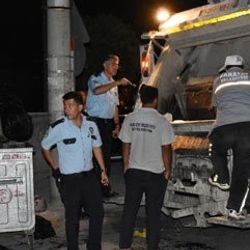 Polis ihbar üzerine çöp aracında bebek aradı