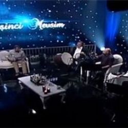 Sırrı Süreyya Önder cümbüş çaldı türkü söyledi