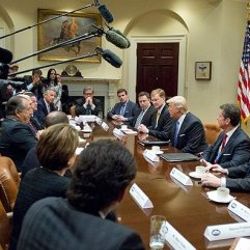 Trump otomotiv liderleriyle görüştü