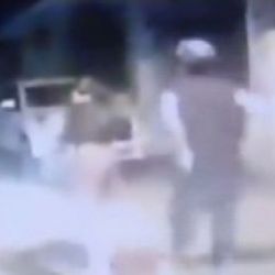 Çin'de bir kadın eşinin sevgilisini benzin döküp yaktı İZLE