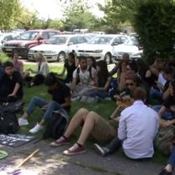 Hayvanseverler TBMM önünde eylem yaptı