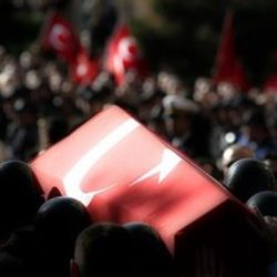 Diyarbakır'daki saldırıda yaralanan bir polis daha şehit