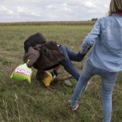 Sığınmacılara tekme atan kameramana 3 yıl hapis cezası