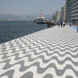İzmir sokakları bomboş kaldı