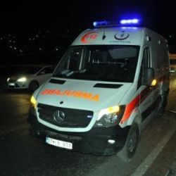 Kaza yapan askere müdahale eden sağlıkçılara otomobil çarptı