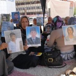 Diyarbakırlı anneler oturma eylemini sürdürüyor