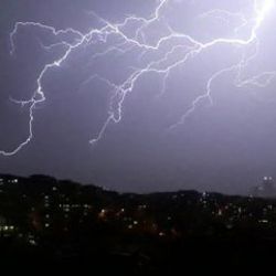 İstanbul'da sağanak yağış gece boyunca etkili oldu