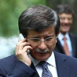 Davutoğlu'ndan Mescid-i Aksa telefonu