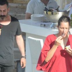 Cem Yılmaz eski aşkıyla tatilde