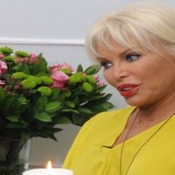 Ajda Pekkan Zeki Müren'le fotoğrafını paylaştı