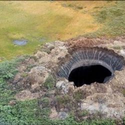 Bilim insanları Rusya'daki esrarengiz dev deliğe indiler