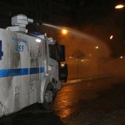 Diyarbakır'da yasadışı gösteriye müdahale