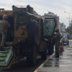 Diyarbakır'da asker sokağa indi