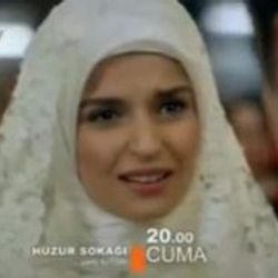 Huzur Sokağı'nda Feyza türban taktı