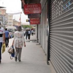 HDP Hakkari'de esnafa kepenklerinizi açın çağrısı yaptı